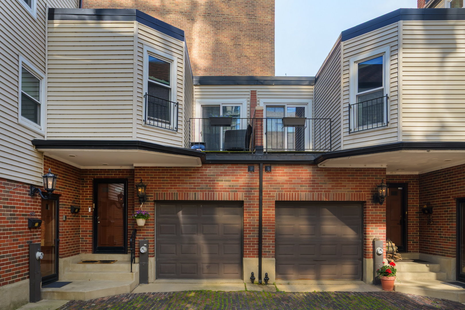492 W Belmont Avenue