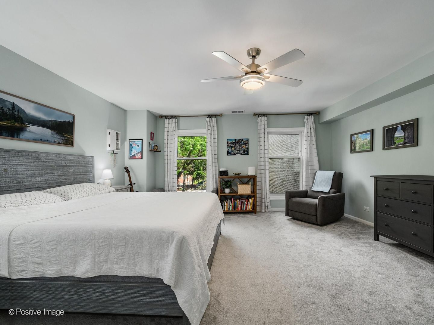492 W Belmont Avenue