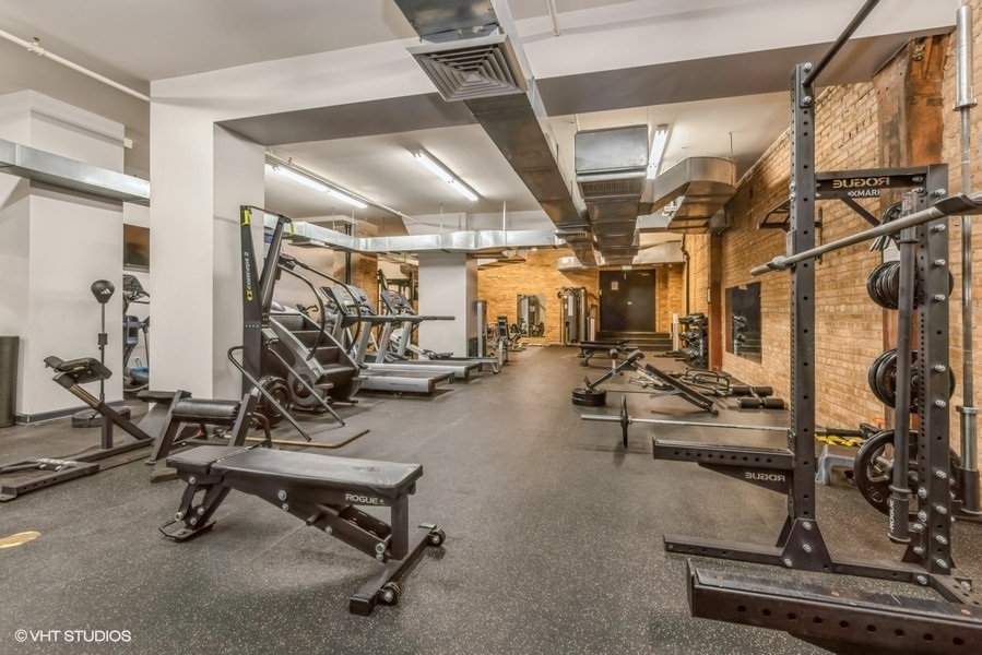 525 W SUPERIOR Street Unit: 333
