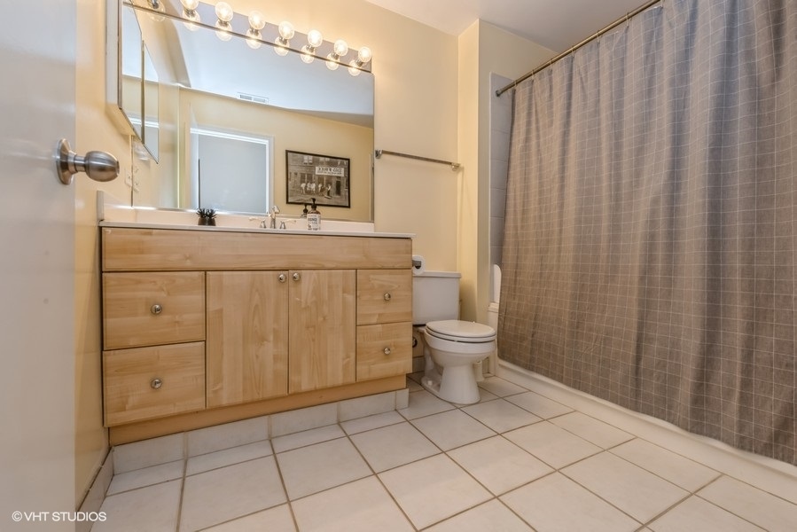 525 W SUPERIOR Street Unit: 333