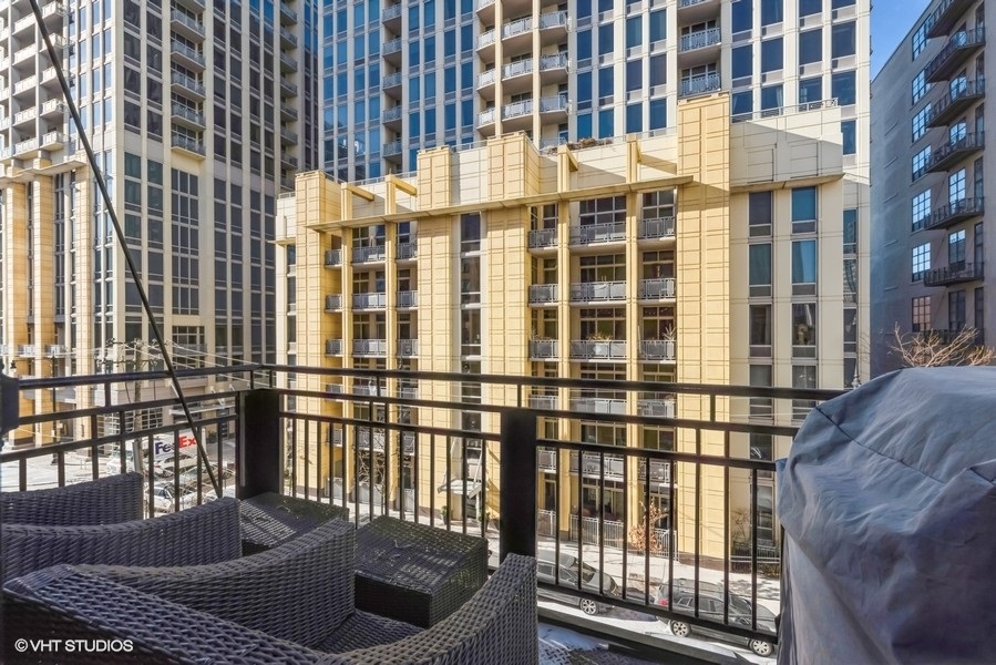 525 W SUPERIOR Street Unit: 333