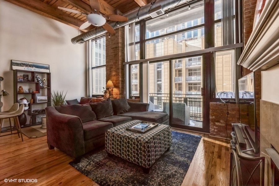 525 W SUPERIOR Street Unit: 333