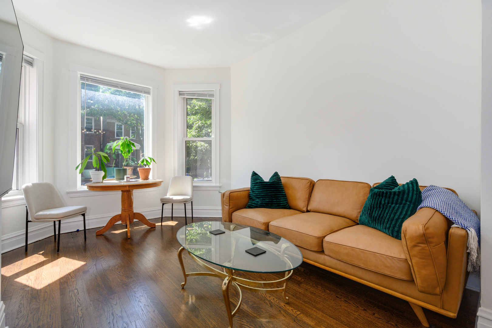 2703 N Sacramento Avenue Unit: 2
