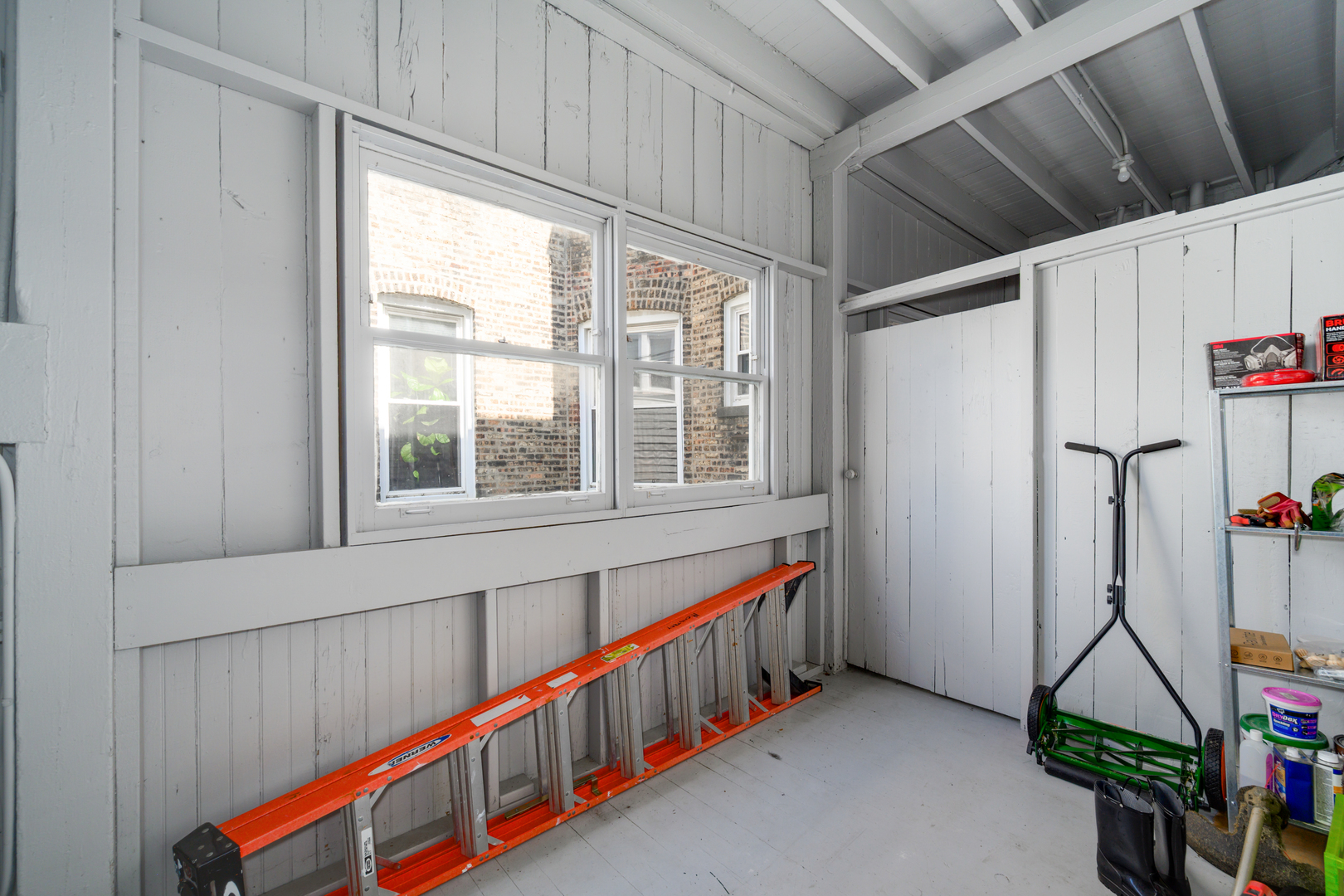 2703 N Sacramento Avenue Unit: 2
