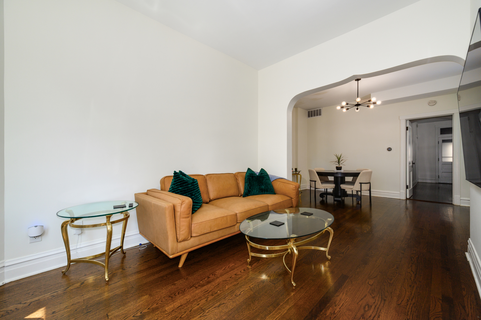 2703 N Sacramento Avenue Unit: 2