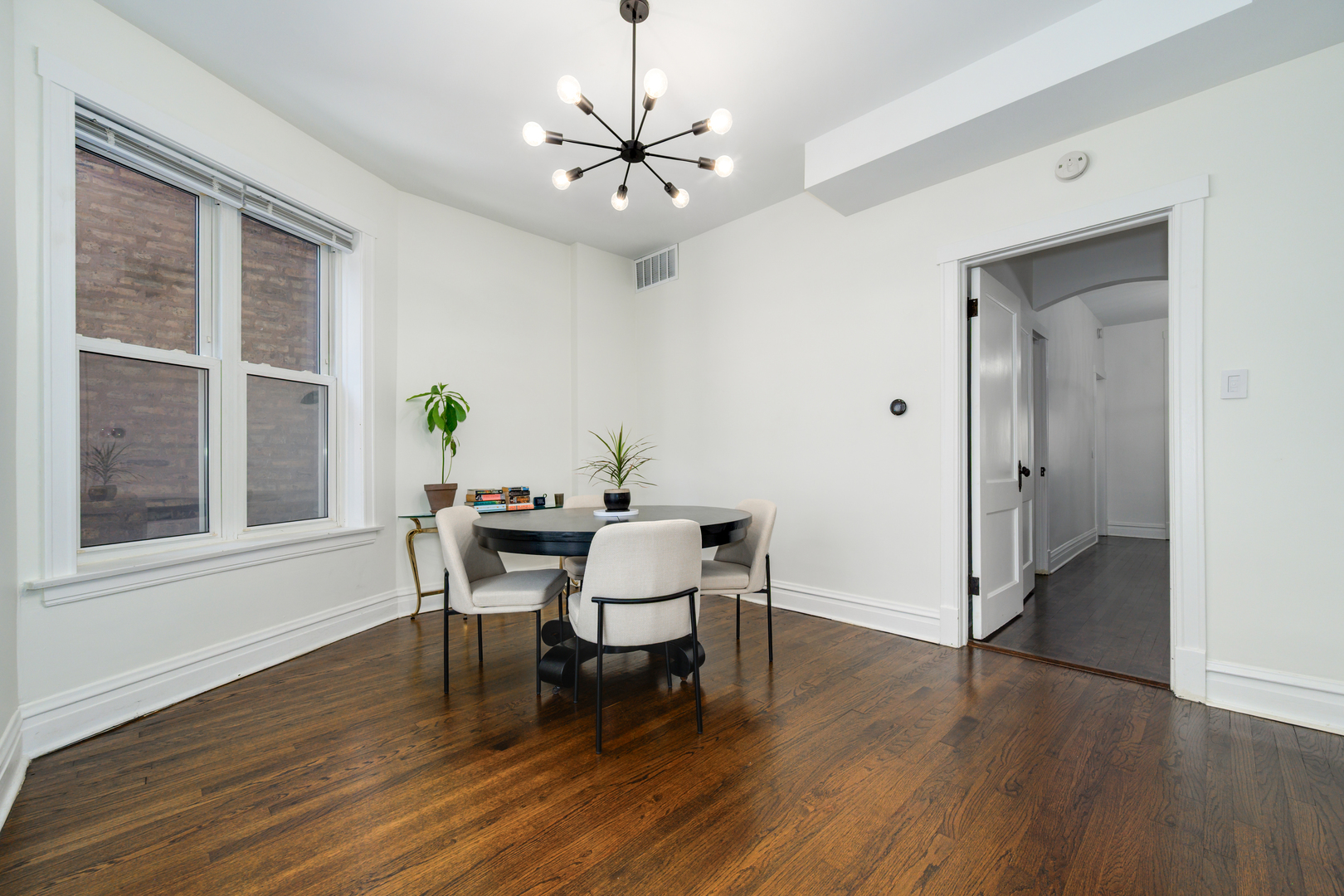 2703 N Sacramento Avenue Unit: 2