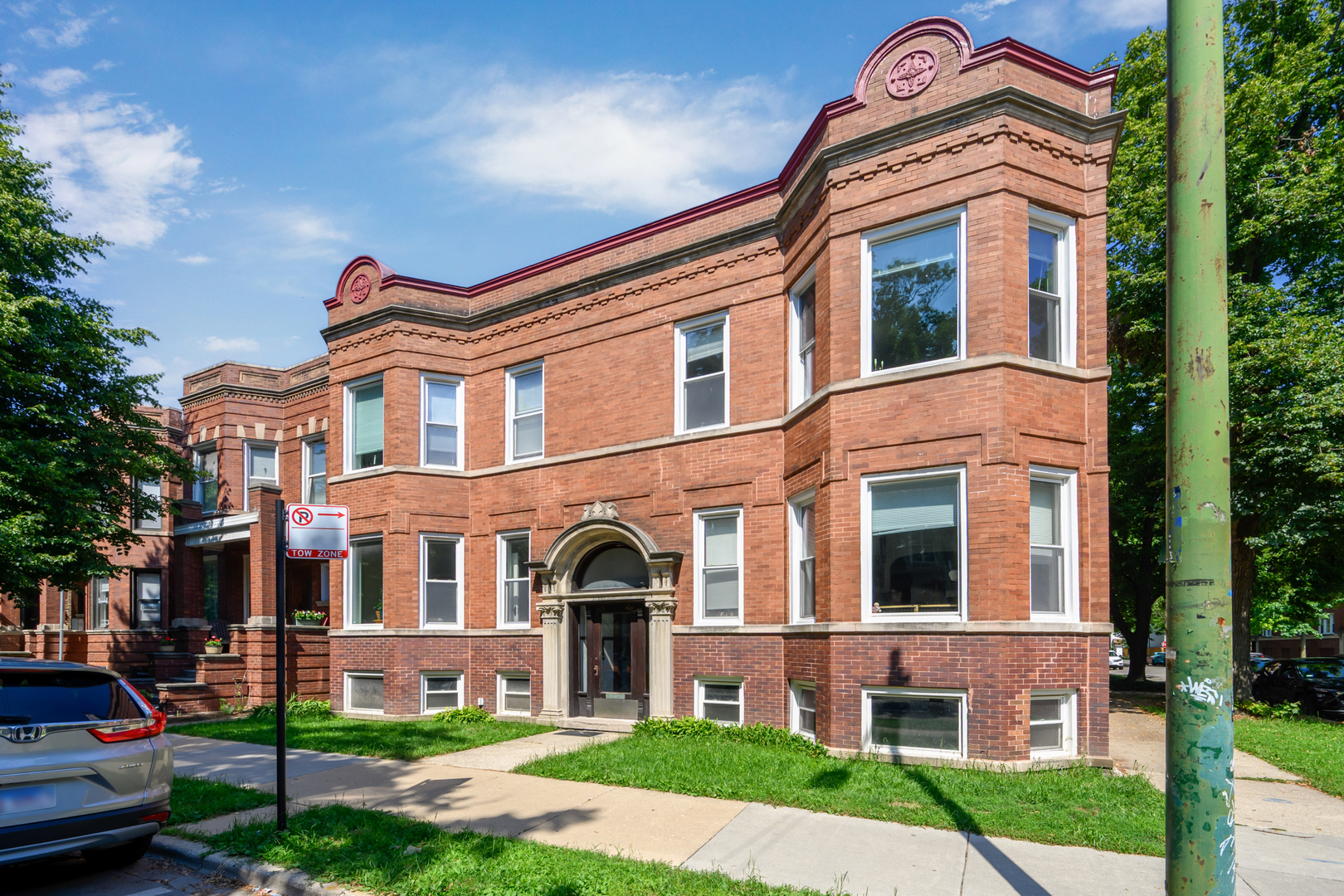 2703 N Sacramento Avenue Unit: 2