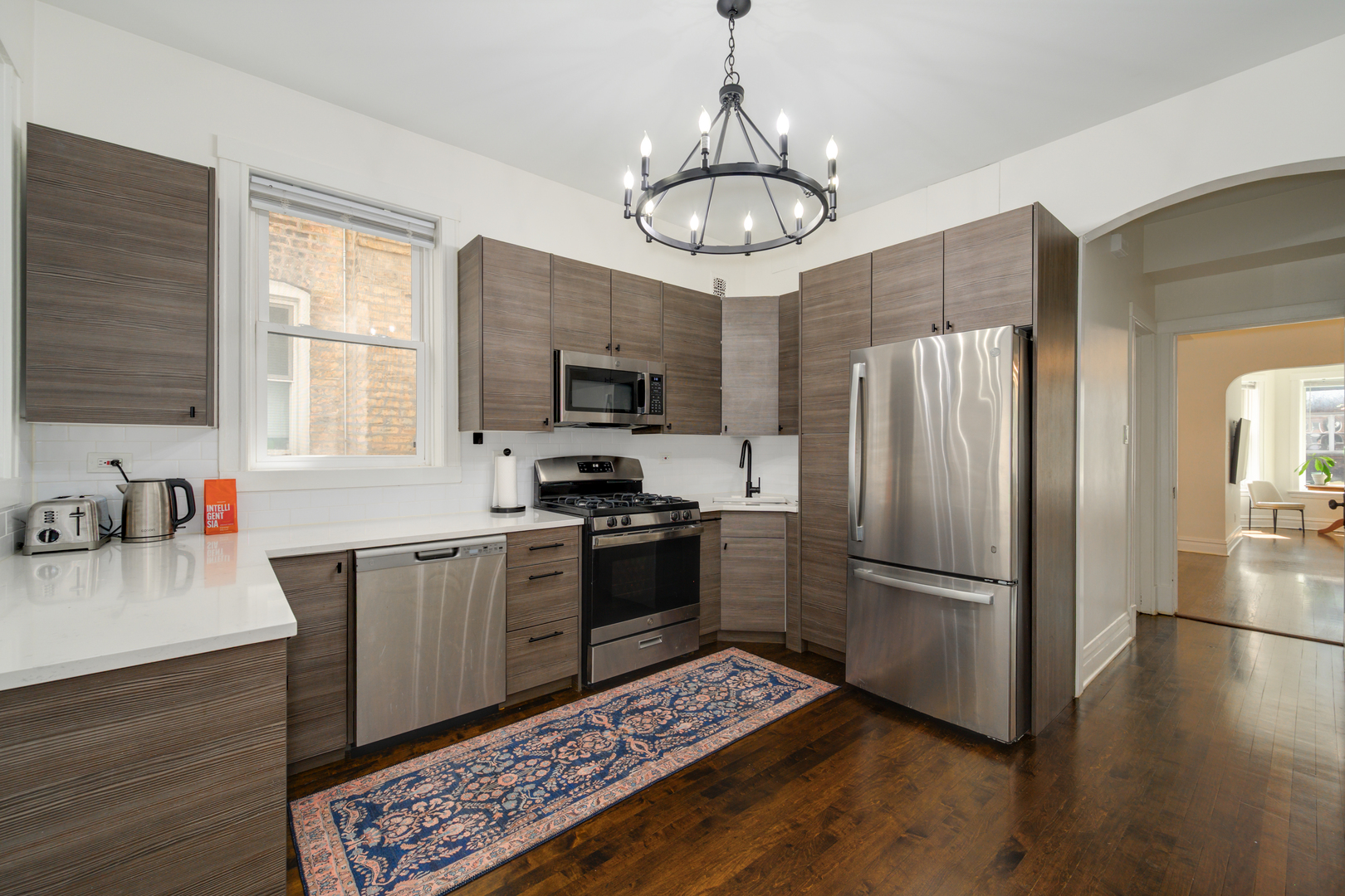 2703 N Sacramento Avenue Unit: 2