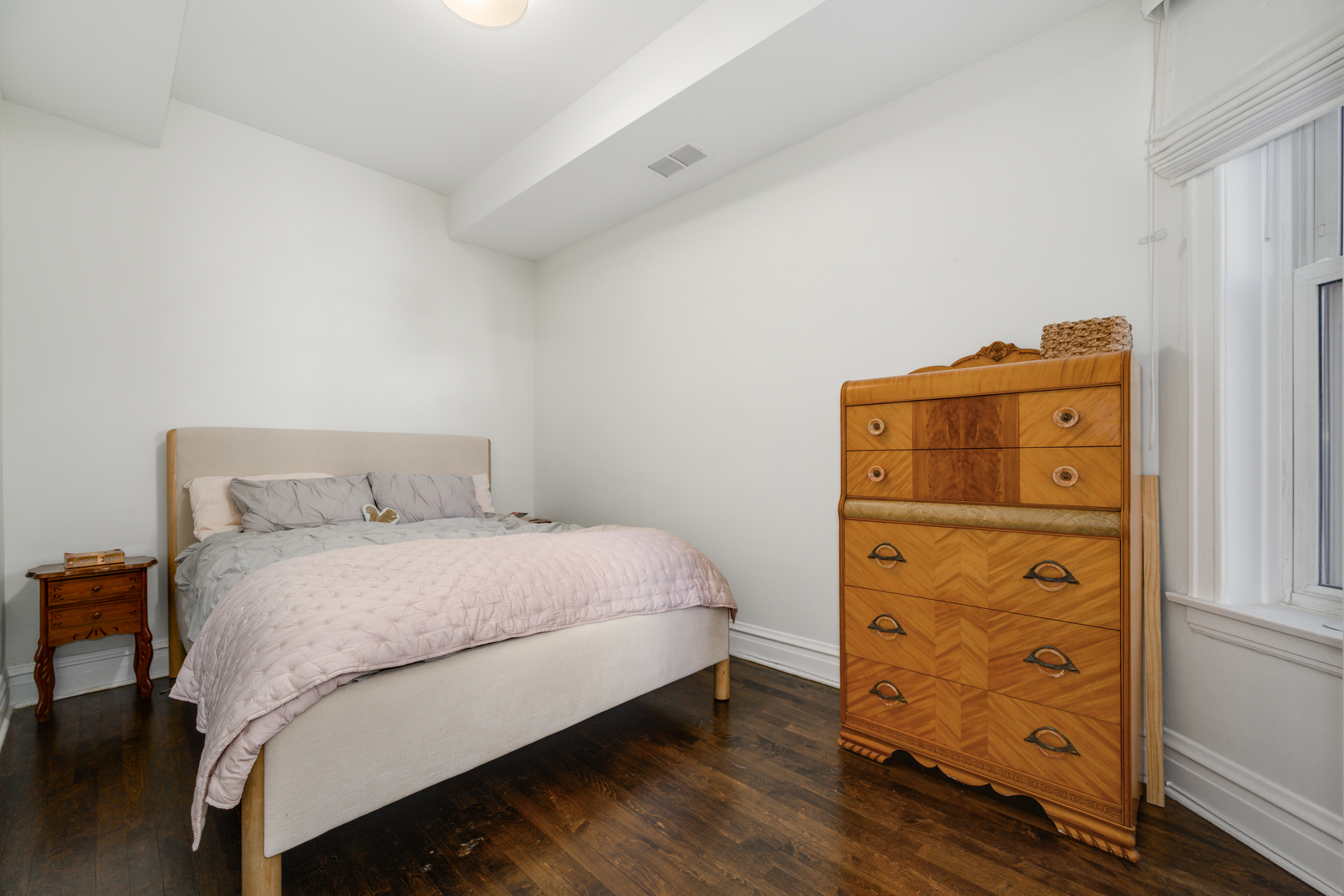 2703 N Sacramento Avenue Unit: 2