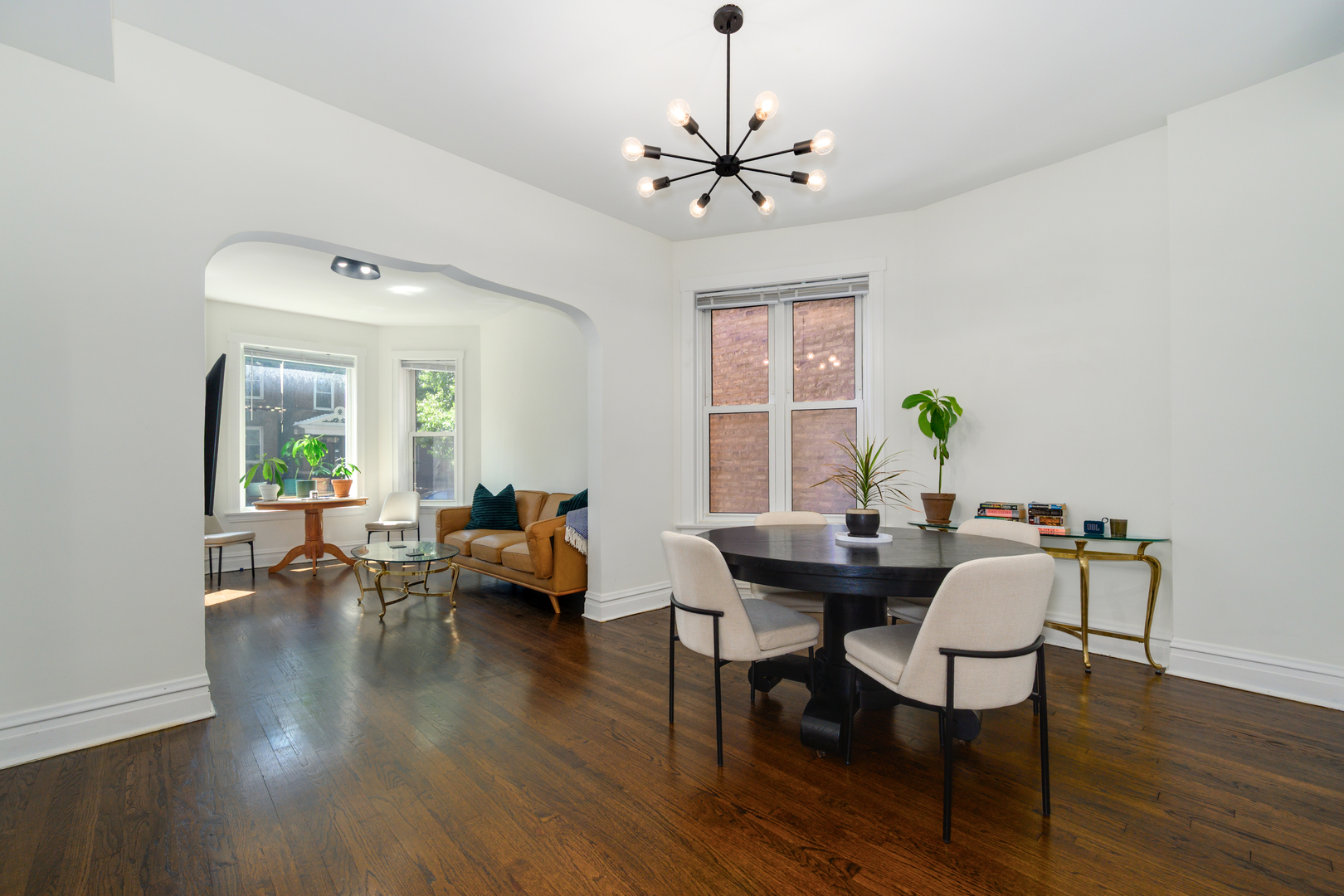 2703 N Sacramento Avenue Unit: 2