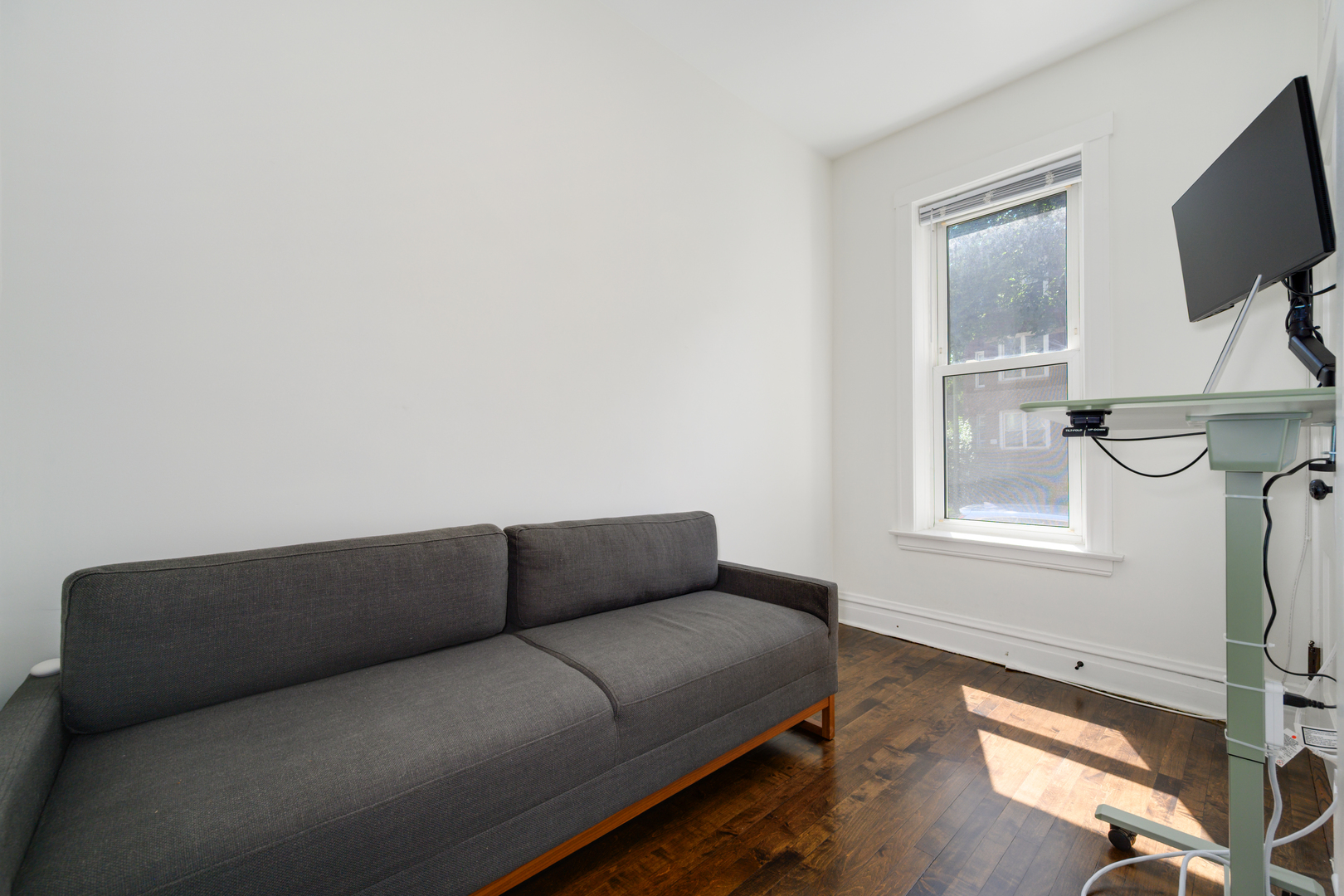 2703 N Sacramento Avenue Unit: 2