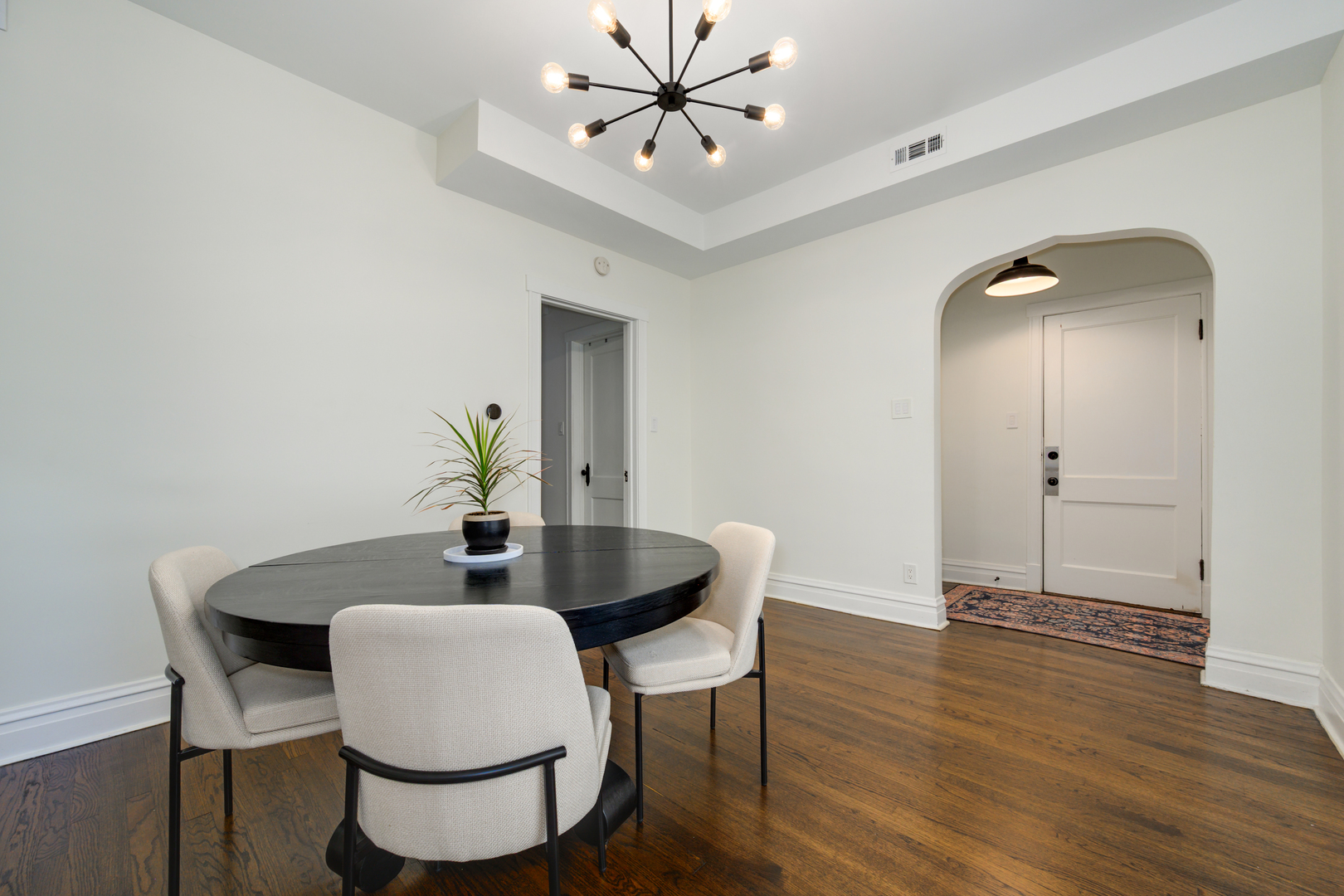 2703 N Sacramento Avenue Unit: 2