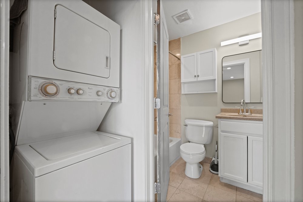 3900 N Pine Grove Avenue Unit: 503
