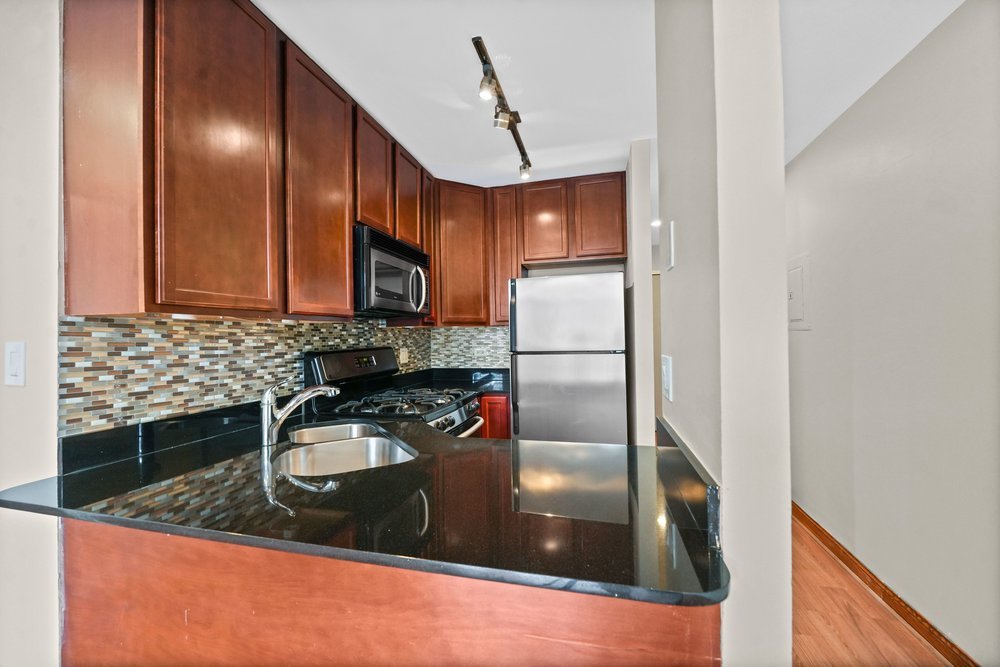 3900 N Pine Grove Avenue Unit: 503