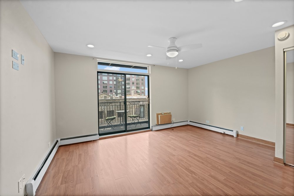 3900 N Pine Grove Avenue Unit: 503