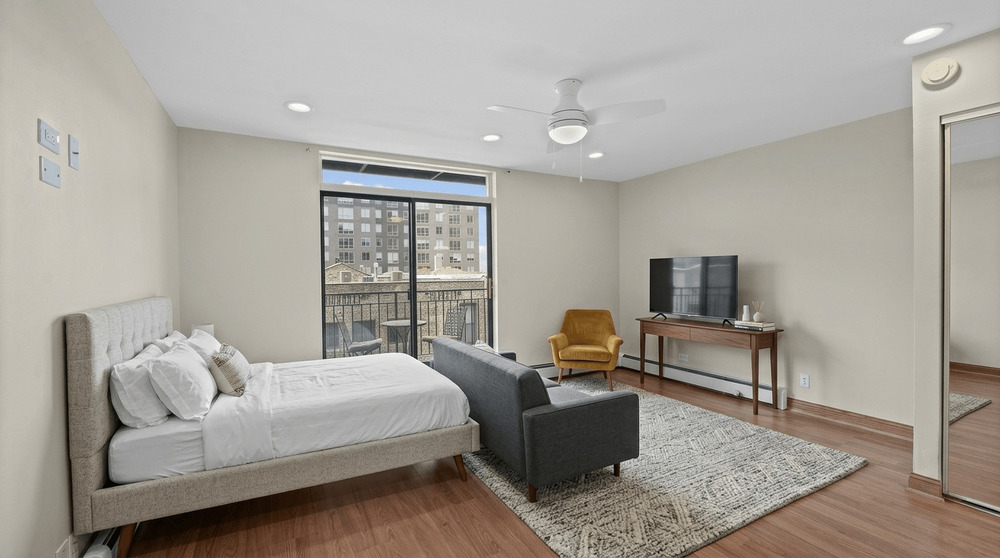 3900 N Pine Grove Avenue Unit: 503