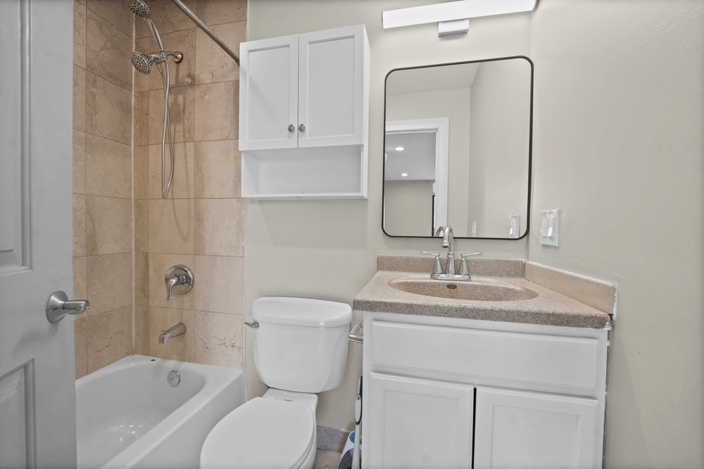 3900 N Pine Grove Avenue Unit: 503