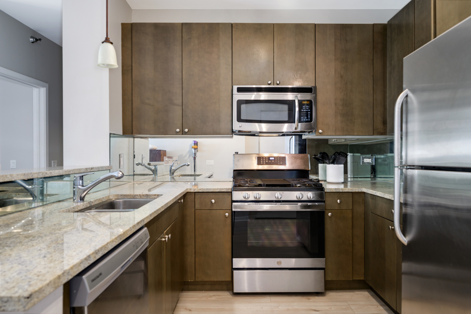 125 S GREEN Street Unit: 604A