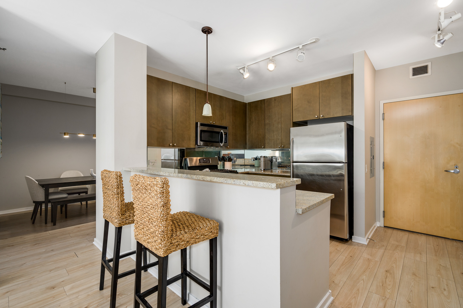 125 S GREEN Street Unit: 604A