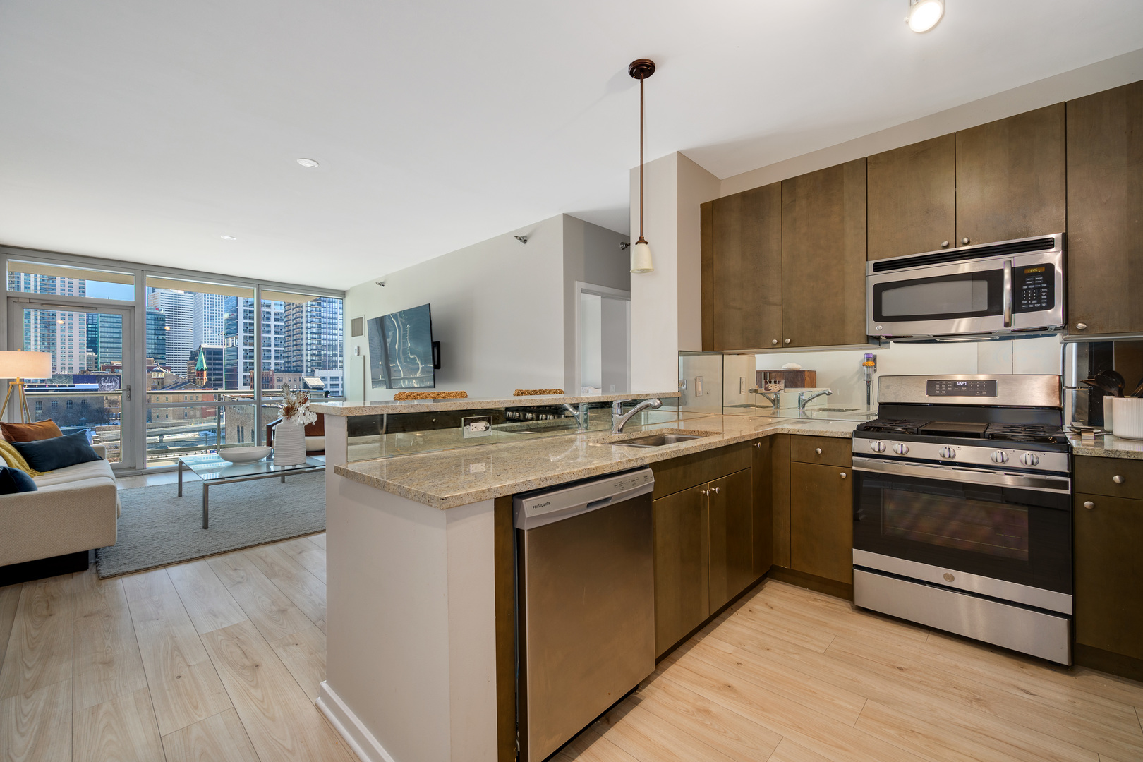 125 S GREEN Street Unit: 604A