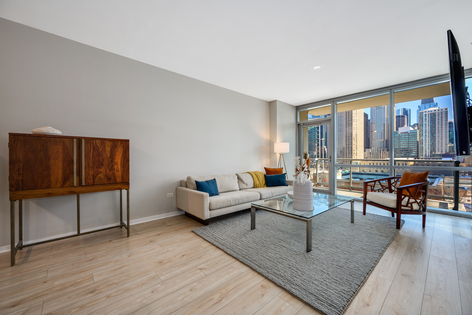 125 S GREEN Street Unit: 604A