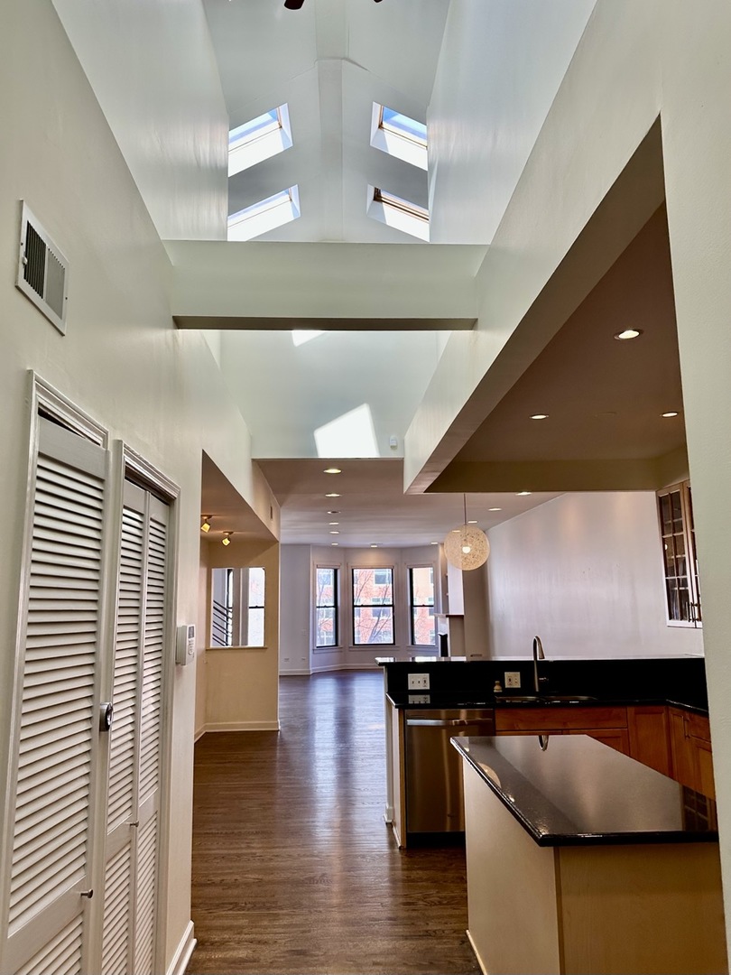 353 W Chicago Avenue Unit: 4E