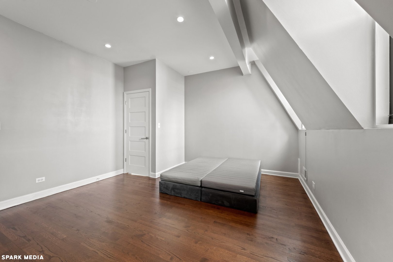 353 W Chicago Avenue Unit: 4E