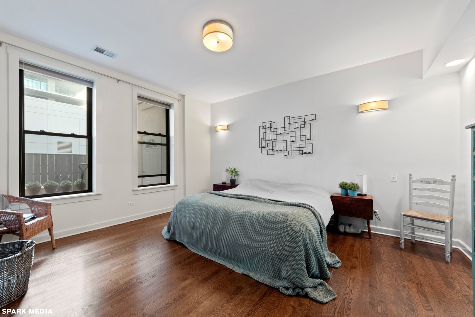 353 W Chicago Avenue Unit: 4E