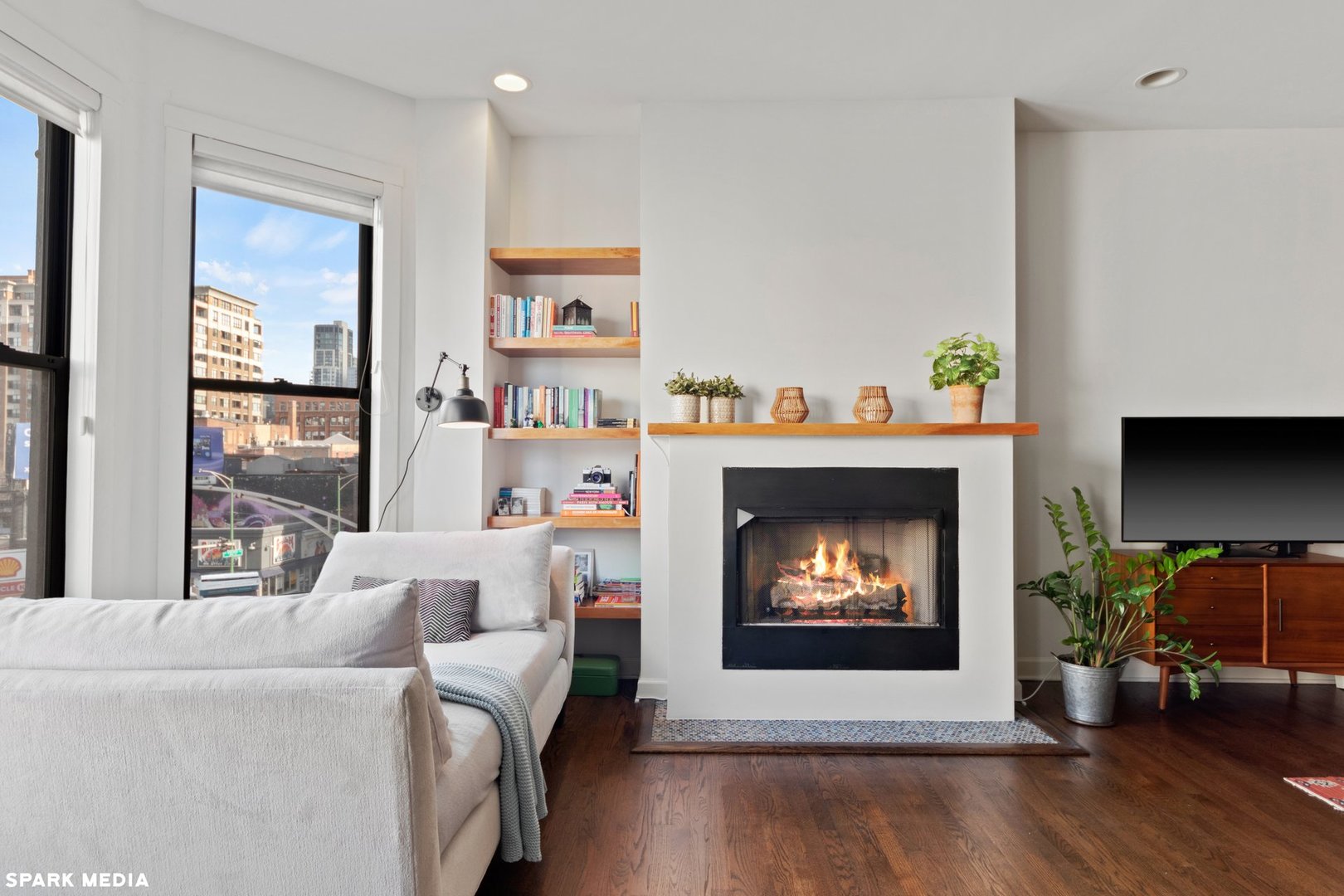 353 W Chicago Avenue Unit: 4E
