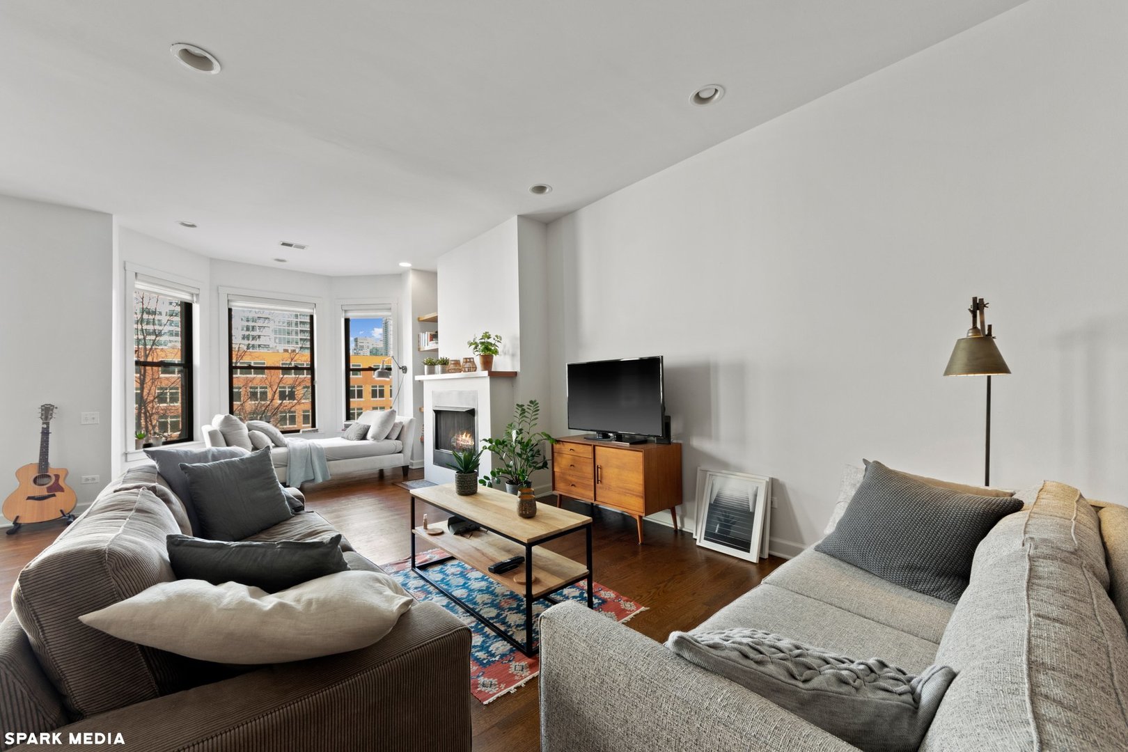 353 W Chicago Avenue Unit: 4E