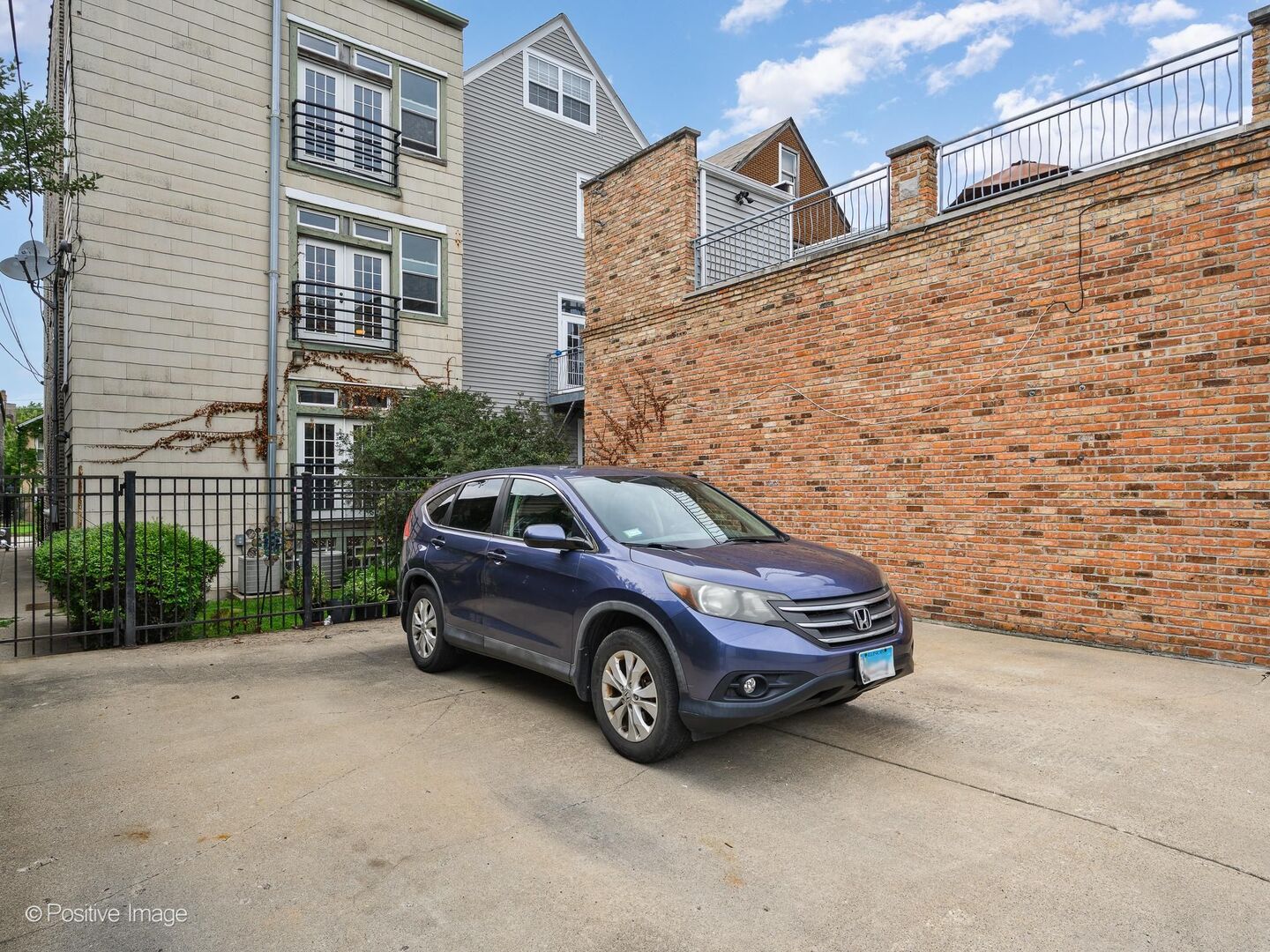 925 W 31st Place