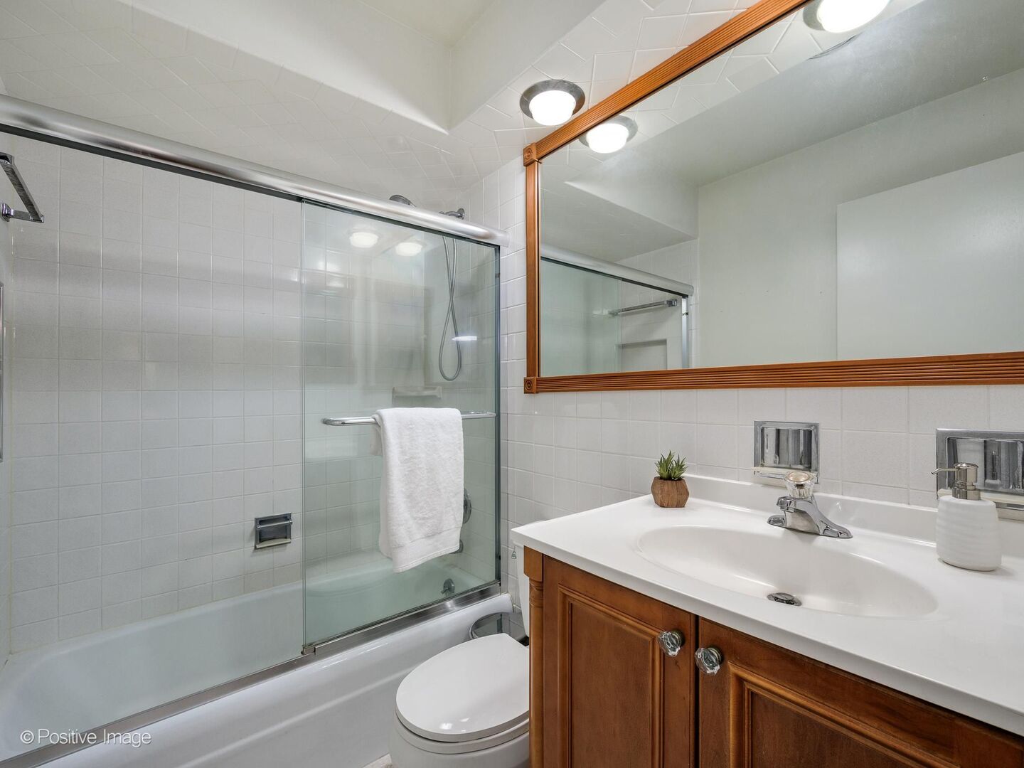 420 W Aldine Avenue Unit: 225