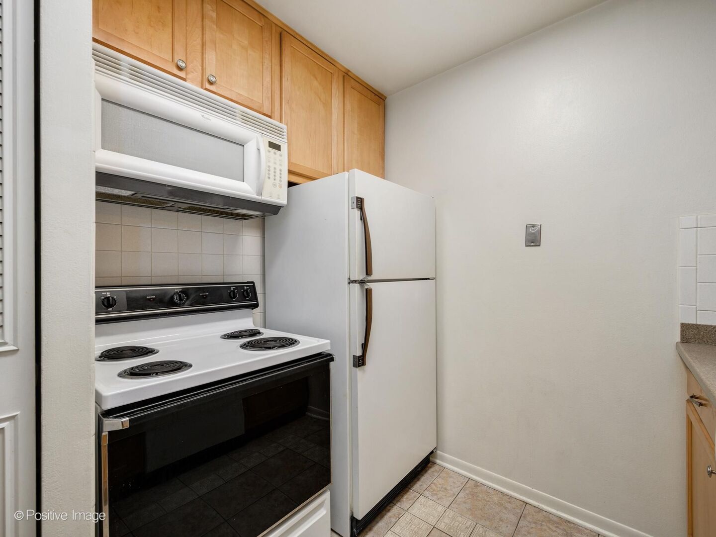 420 W Aldine Avenue Unit: 225
