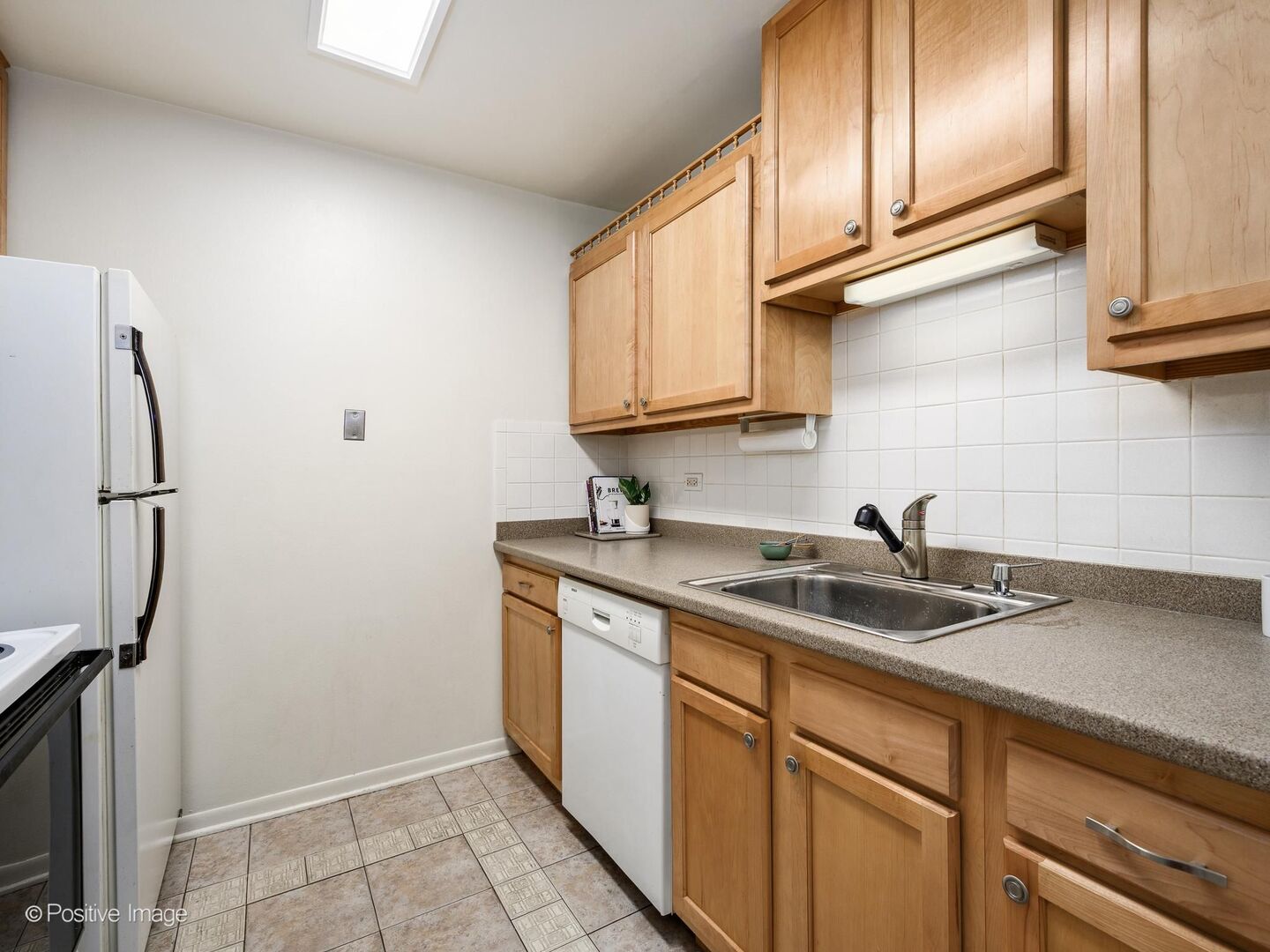 420 W Aldine Avenue Unit: 225