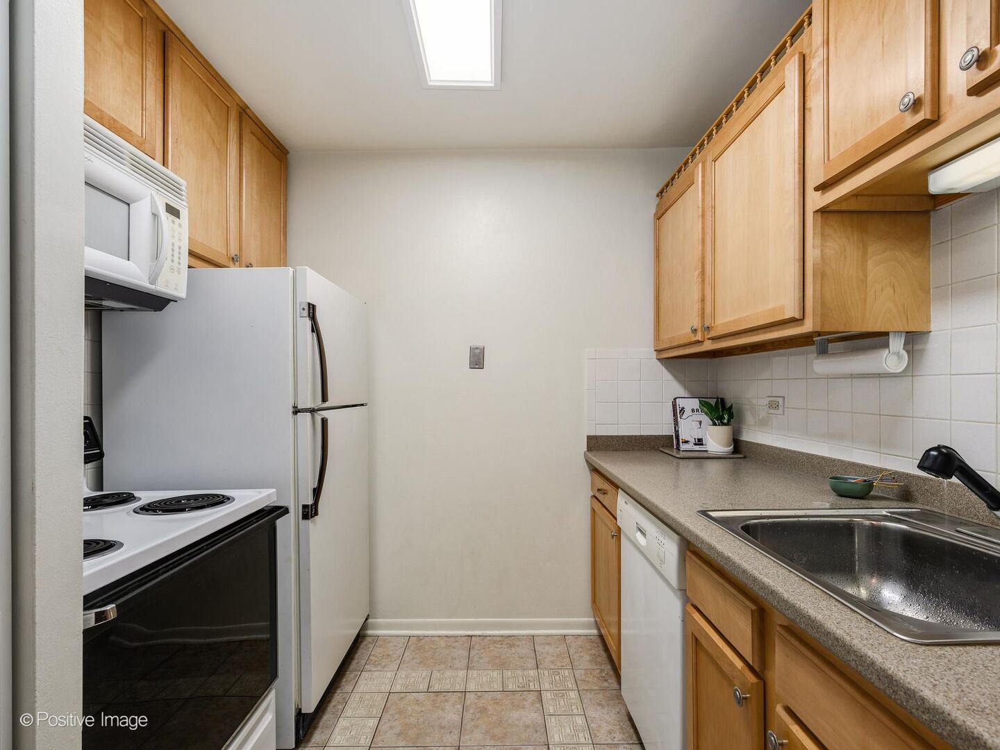 420 W Aldine Avenue Unit: 225