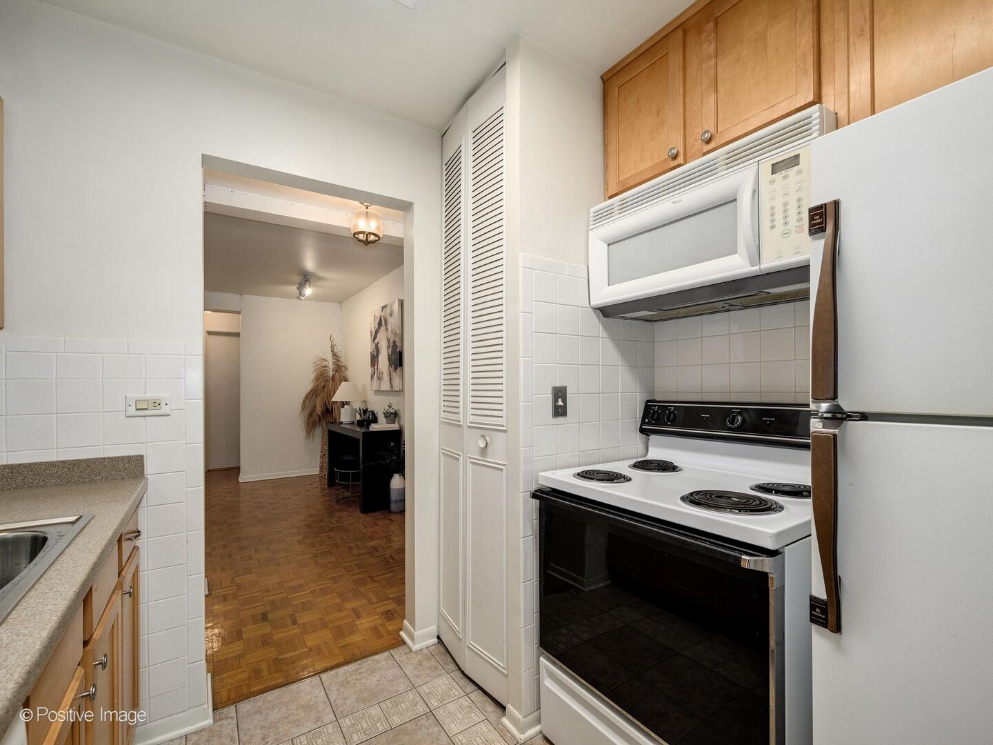 420 W Aldine Avenue Unit: 225