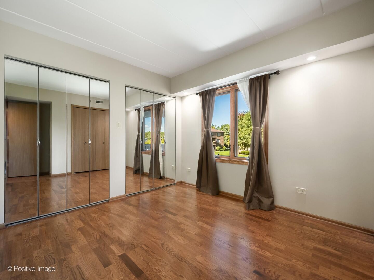 17242 Ridgeland Avenue Unit: 2N
