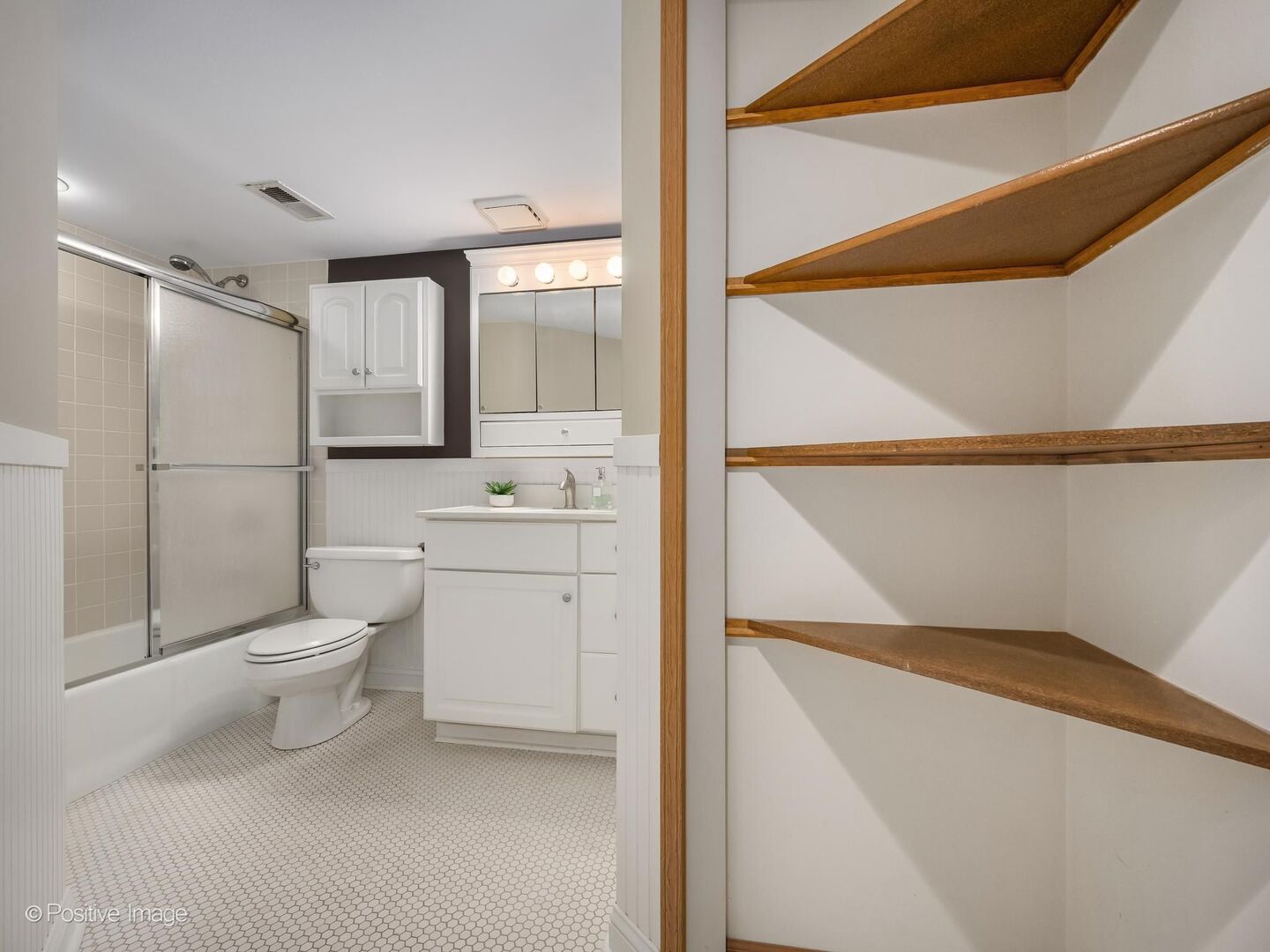17242 Ridgeland Avenue Unit: 2N