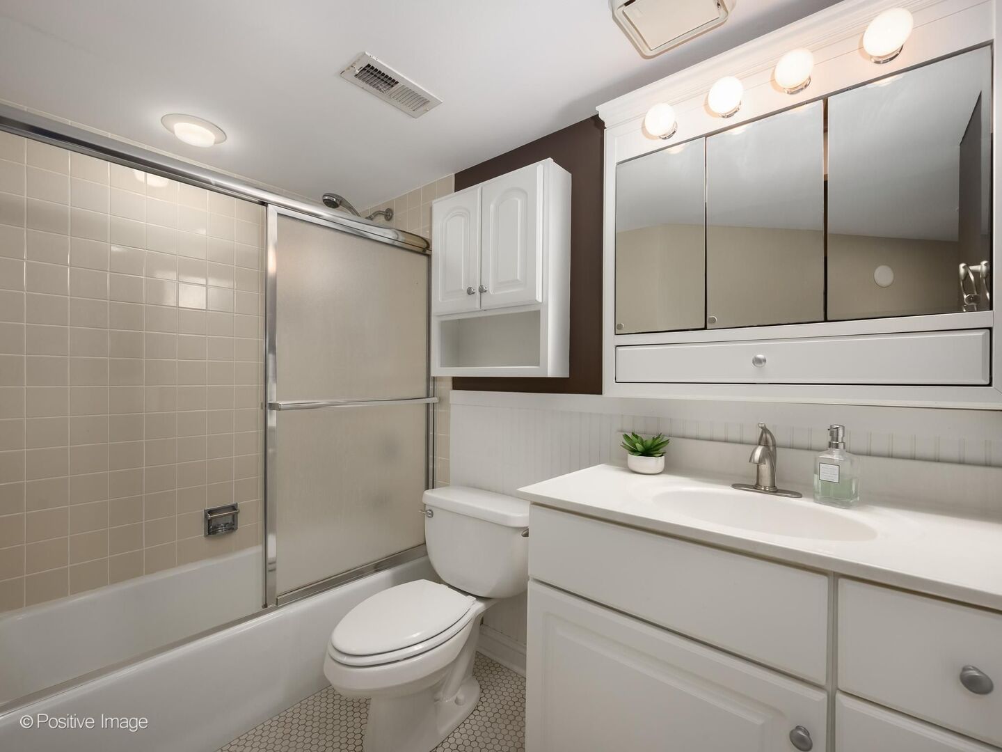 17242 Ridgeland Avenue Unit: 2N