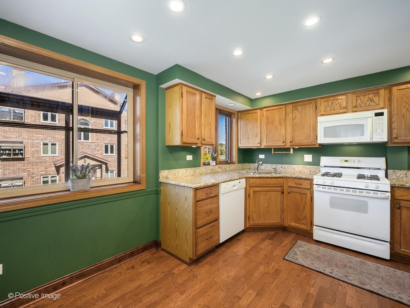 17242 Ridgeland Avenue Unit: 2N