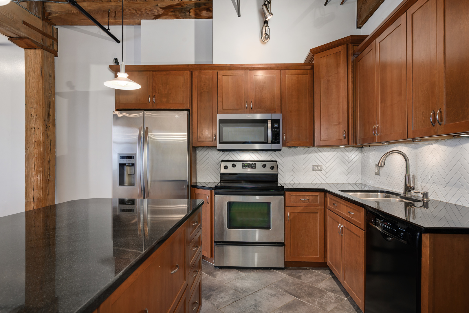 331 S PEORIA Street Unit: 405