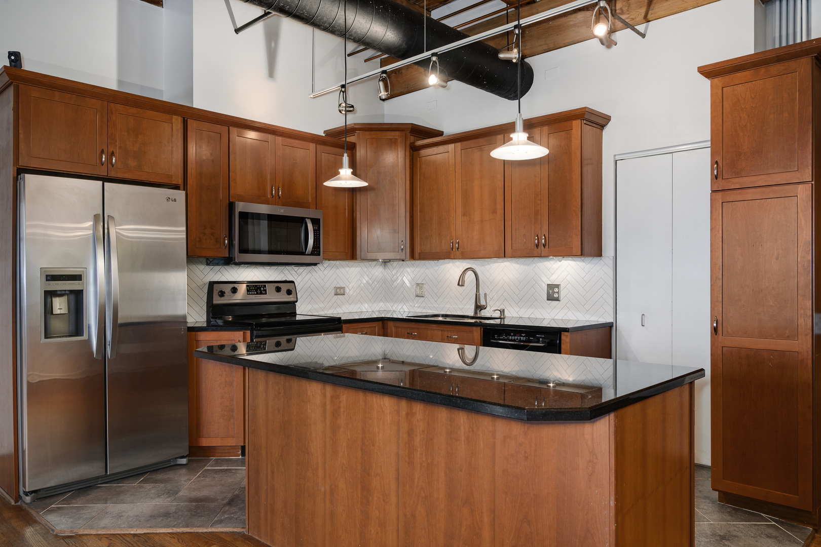 331 S PEORIA Street Unit: 405