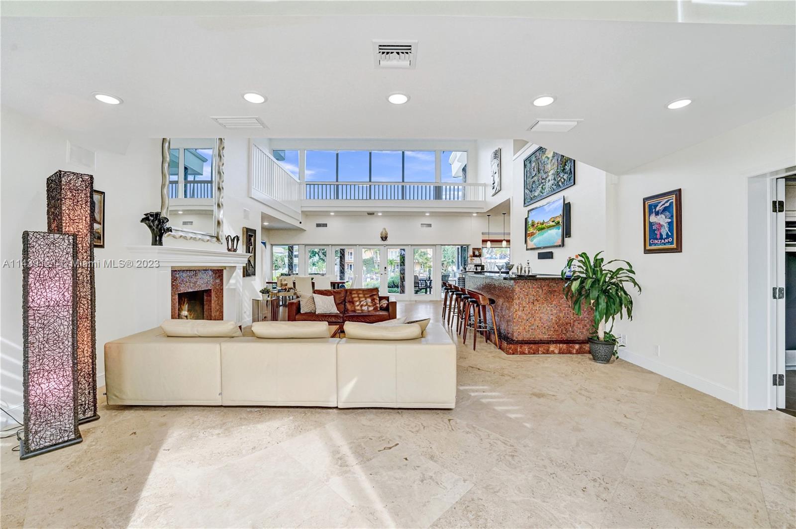 1247 Seminole Dr Unit: 1247