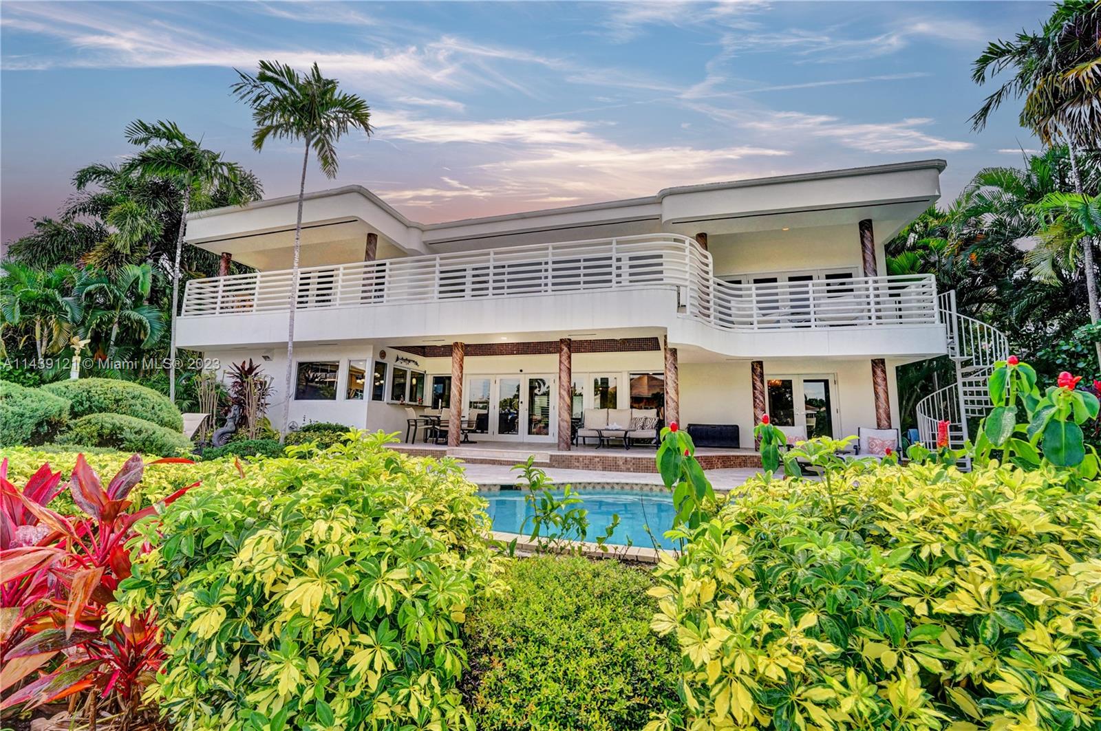1247 Seminole Dr Unit: 1247