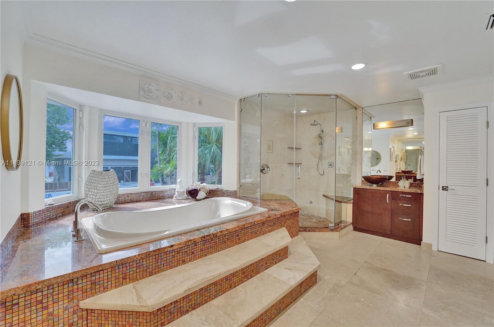 1247 Seminole Dr Unit: 1247