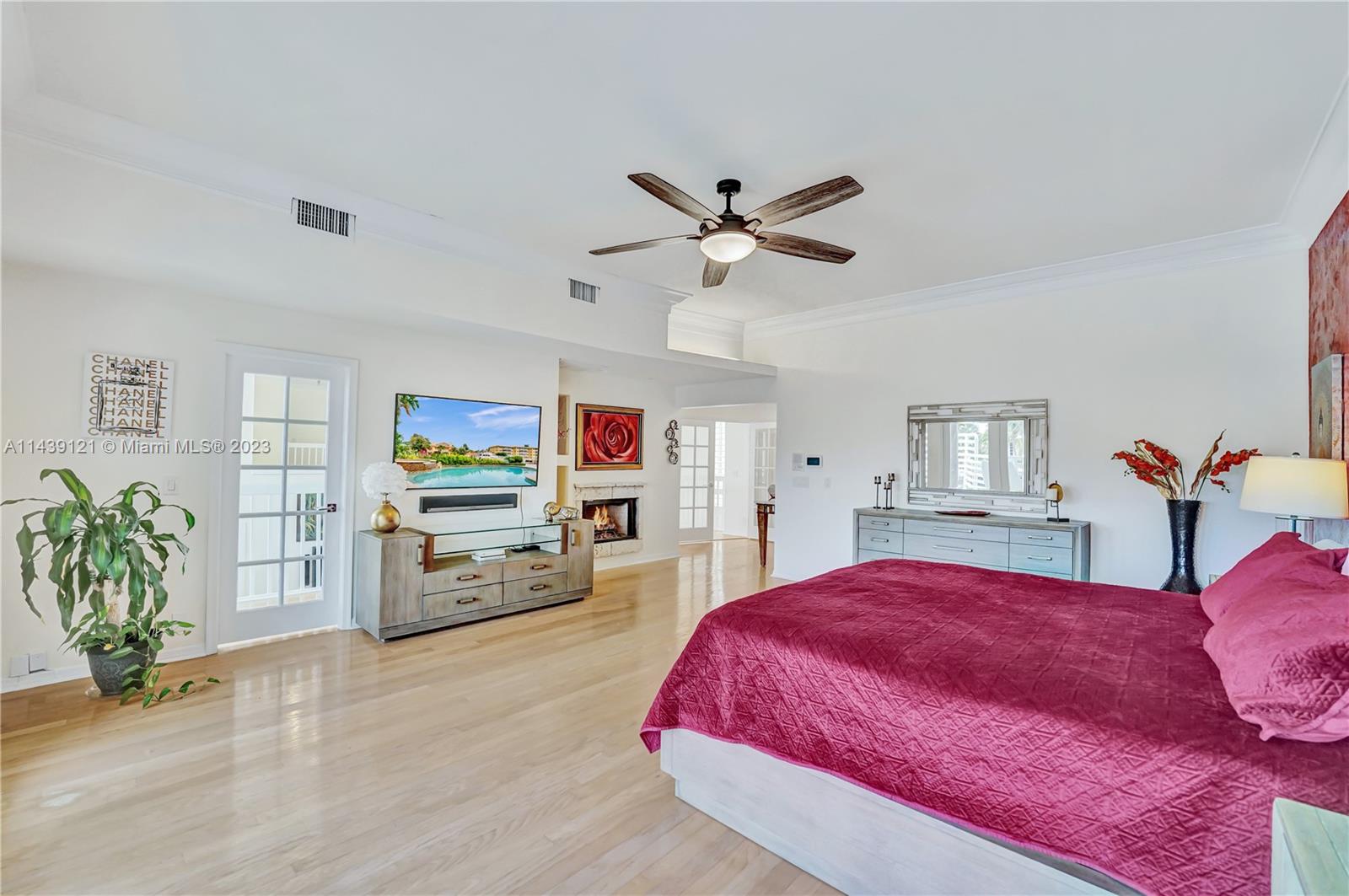 1247 Seminole Dr Unit: 1247
