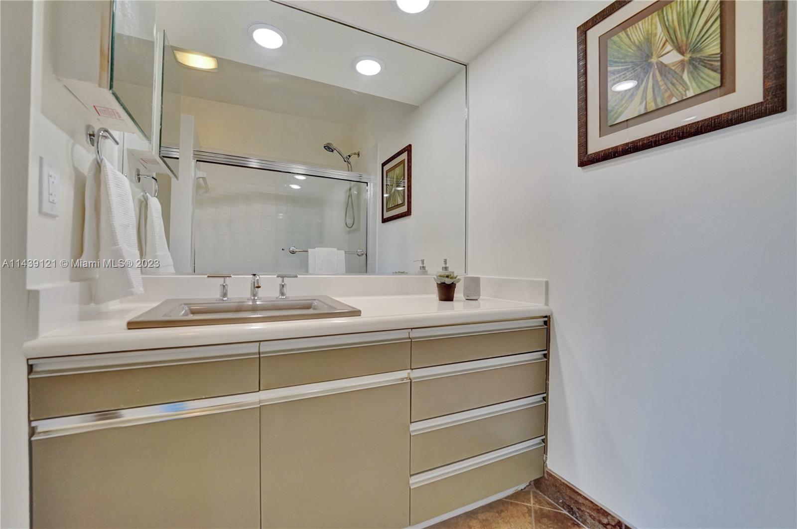 1247 Seminole Dr Unit: 1247
