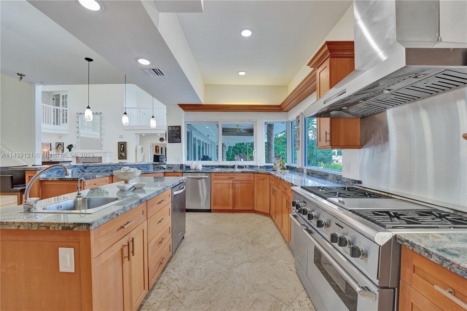 1247 Seminole Dr Unit: 1247