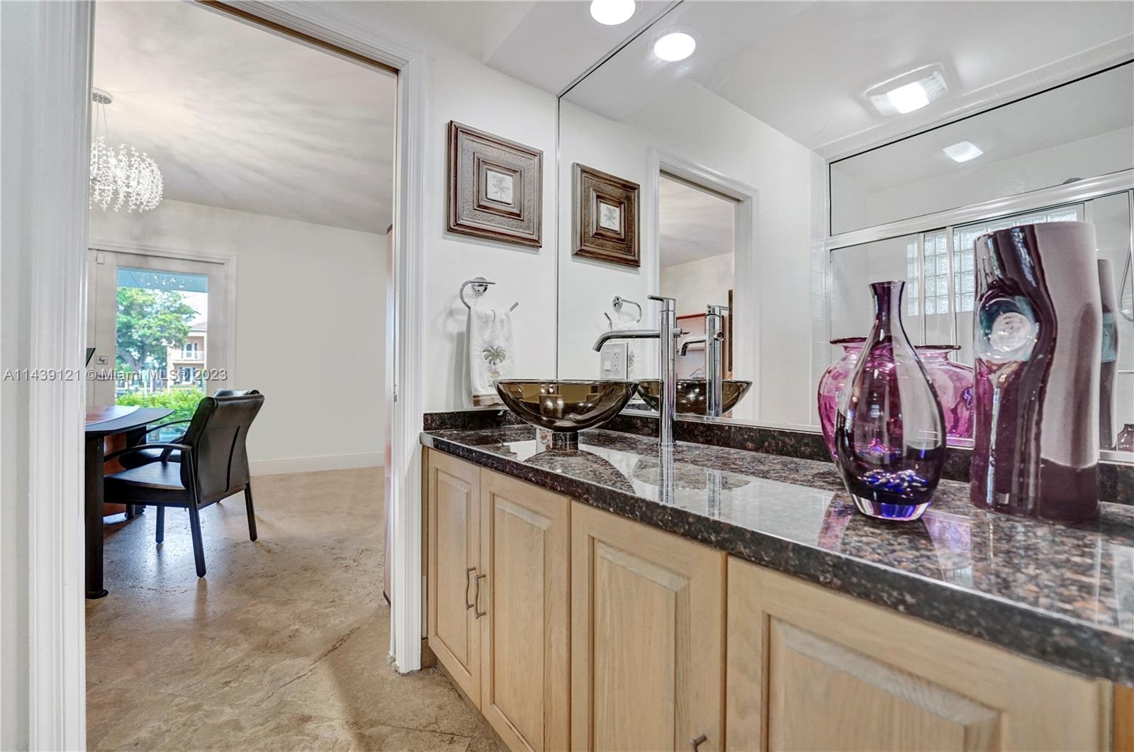 1247 Seminole Dr Unit: 1247
