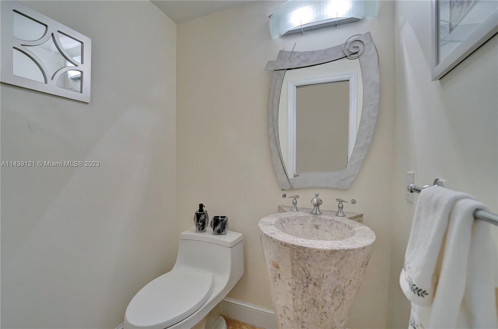 1247 Seminole Dr Unit: 1247